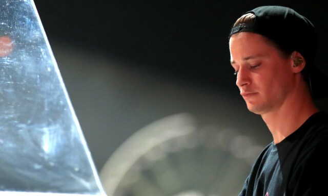 image: Hyllet Avicii med hans egen låt under musikkfestival